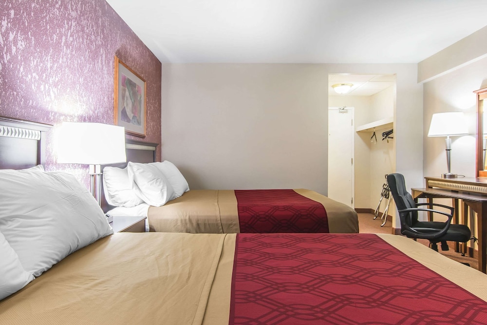 Standard Room, 2 Queen Beds, Non Smoking photo 1