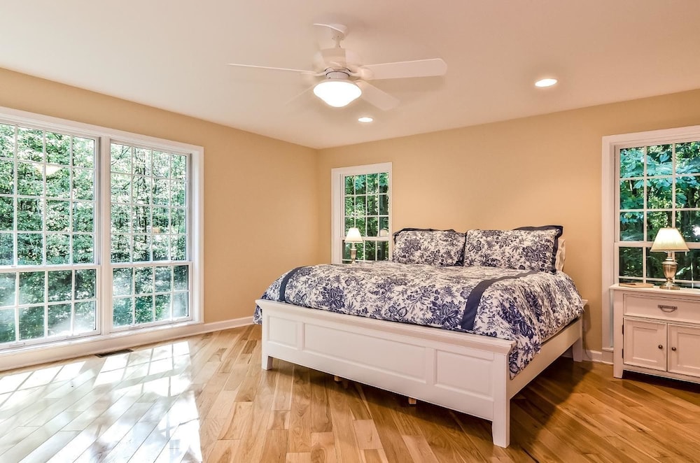 Luxury Cottage, 5 Bedrooms, Beach View photo 2