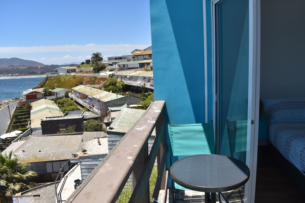 Basic Room, 1 Queen Bed, Private Bathroom, Sea View photo 3