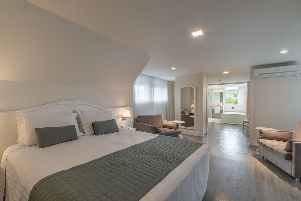 Honeymoon Suite photo 2