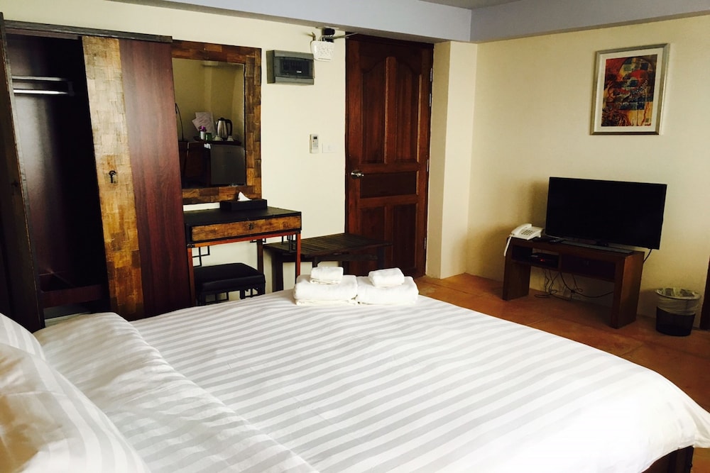 Junior Room, 1 Queen Bed, Non Smoking photo 2