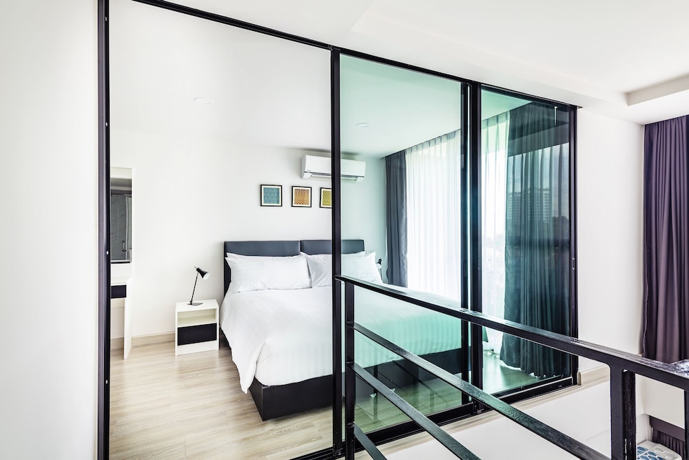 Duplex, 1 King Bed, Non Smoking, City View photo 1