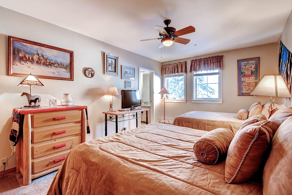 Condo, Multiple Beds (Centennial 2 Bedroom Condo unit no. 1) photo 3
