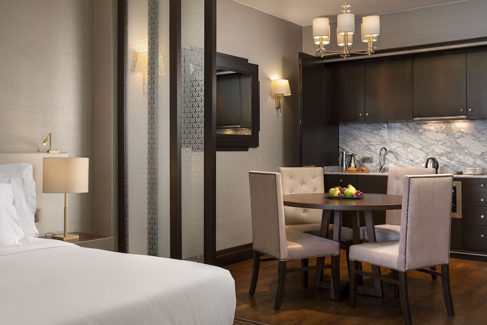 Suite with 2 Bedrooms and Kitchenette