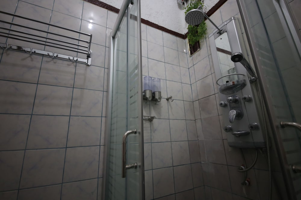 Deluxe Room (Shared Bathroom) photo 2