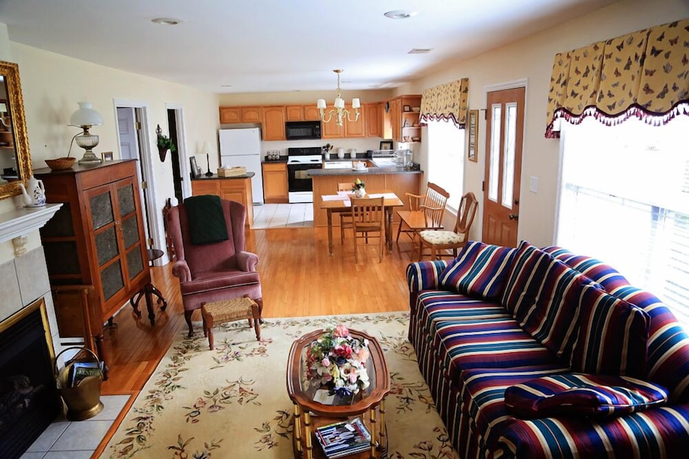 Angela Suite