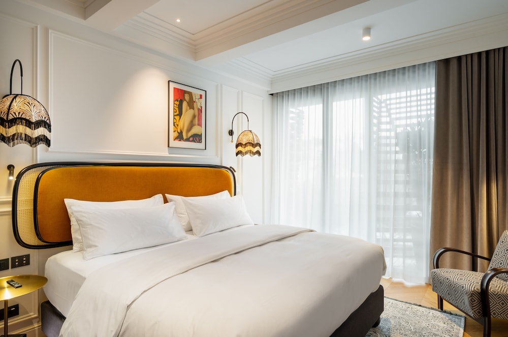 Premium Double Room, French Balcony, City View photo 1