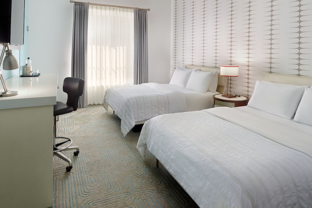 Room, 2 Queen Beds (Mobility Accessible, Tub) photo 1