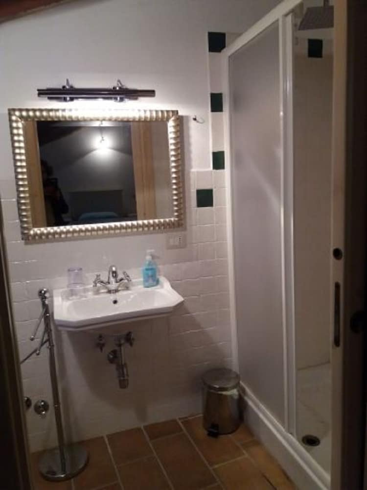 Double Room (2 Adults + 1 Child) - Photo 6