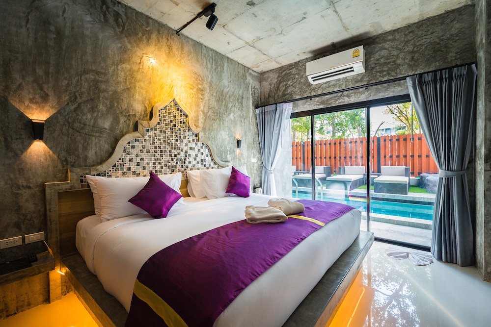 Deluxe Double Room, 1 Bedroom, Pool View photo 1