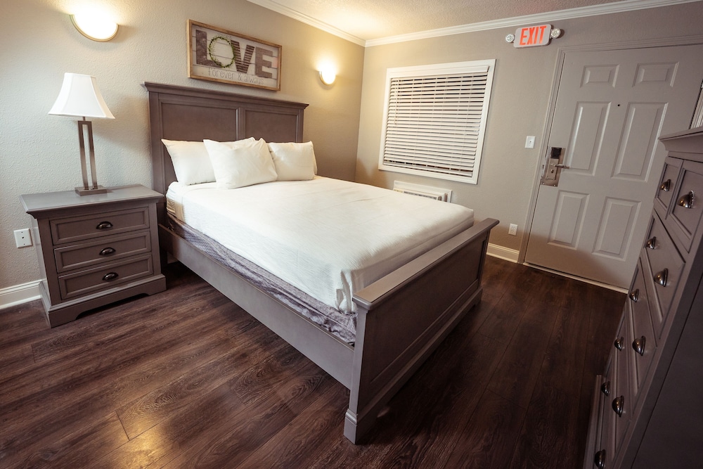 1 bedroom condo