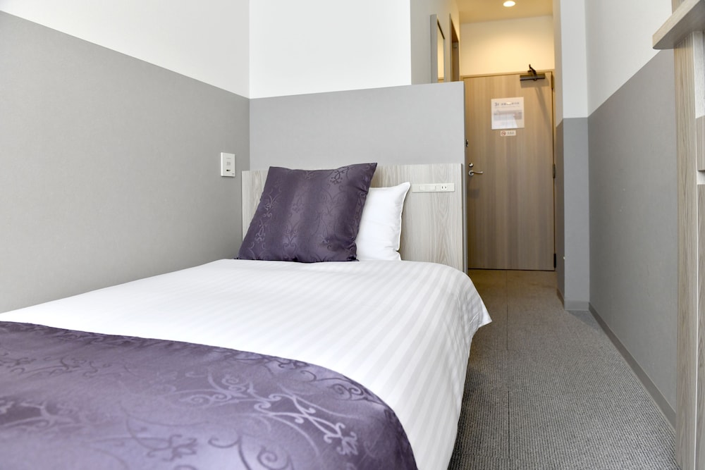 Single Room, Smoking