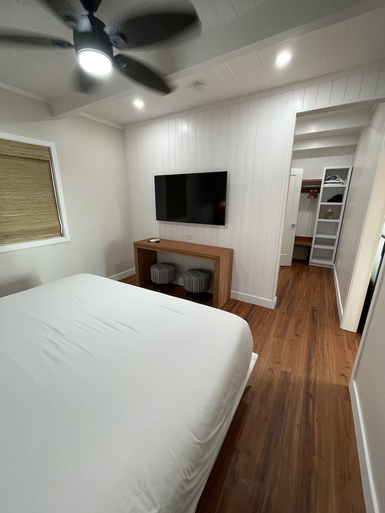 Suite, 1 King Bed, Ocean View - Photo 2