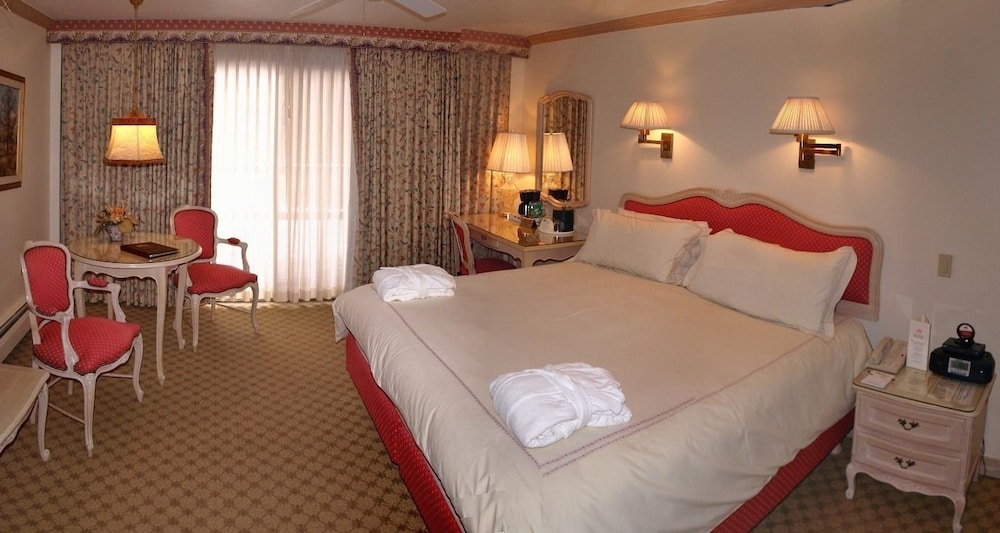 Deluxe Room, 1 King Bed