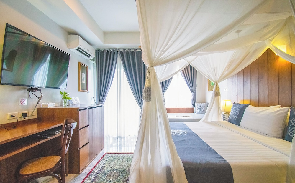 Deluxe Plus King bed photo 3