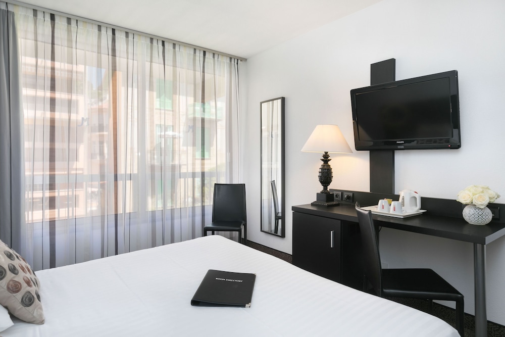 Superior Room, 1 King Bed, Non Smoking - Photo 5