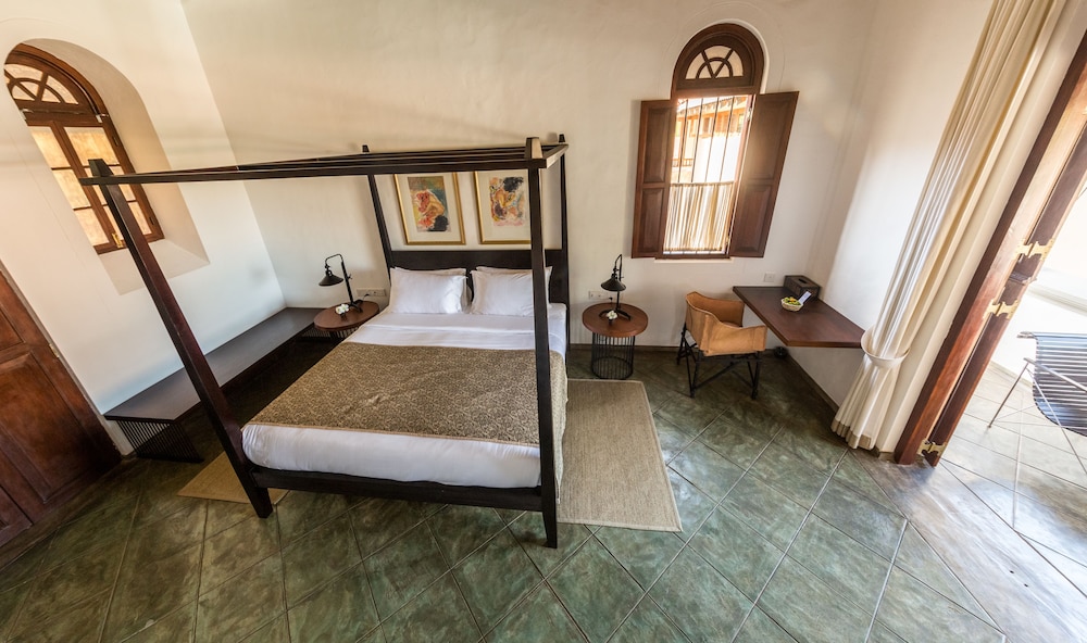 Deluxe Room, 1 King Bed, Balcony, Pool View (Evening Tea Service Included) photo 2