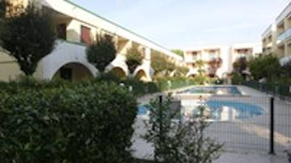 Apartment, 2 Bedrooms, Patio, Garden View photo 3