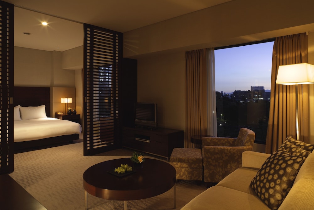Regency, Suite photo 3