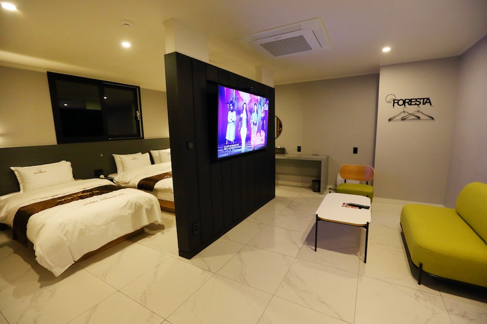 Suite (+ Styler) - Photo 1