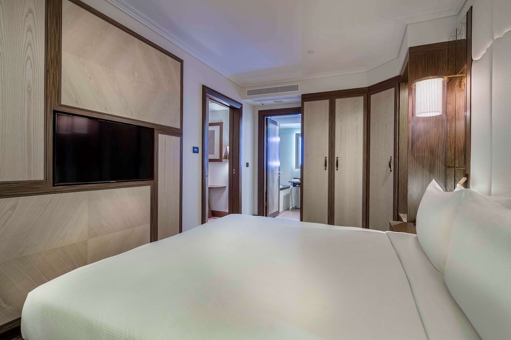 Suite, 1 Bedroom, Kitchen - Photo 1