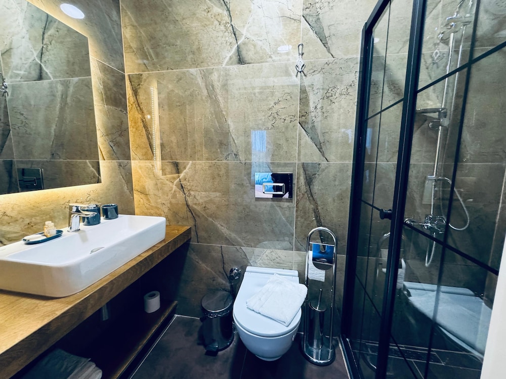 Economy Room - Photo 12
