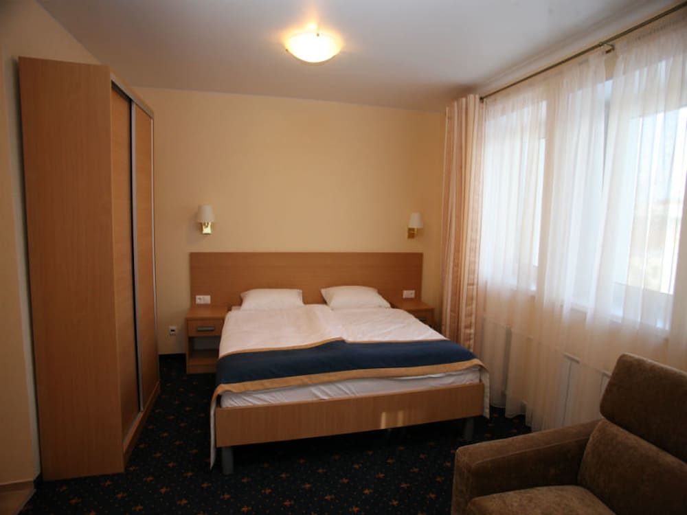 Family Room, 1 Bedroom photo 2