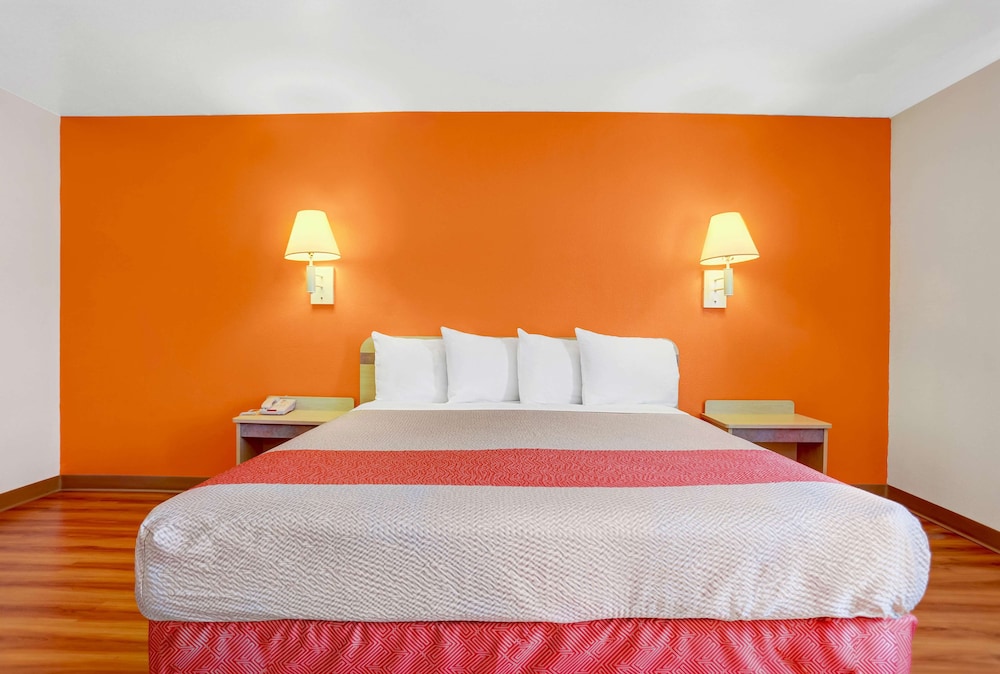 Standard Room, 1 King Bed, Non Smoking photo 1