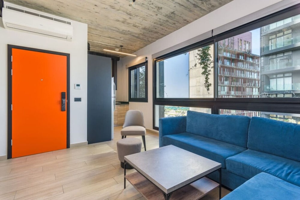 Amine 602, 1-BR in Mar Mikhael