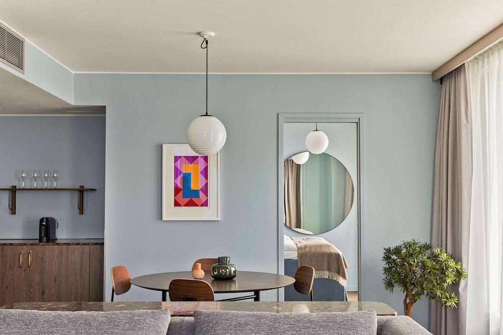 Suite (1 Queen And 1 King) photo 3