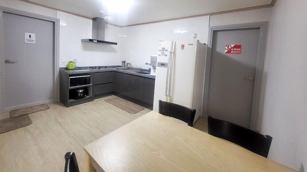 Room (private house) - Photo 6