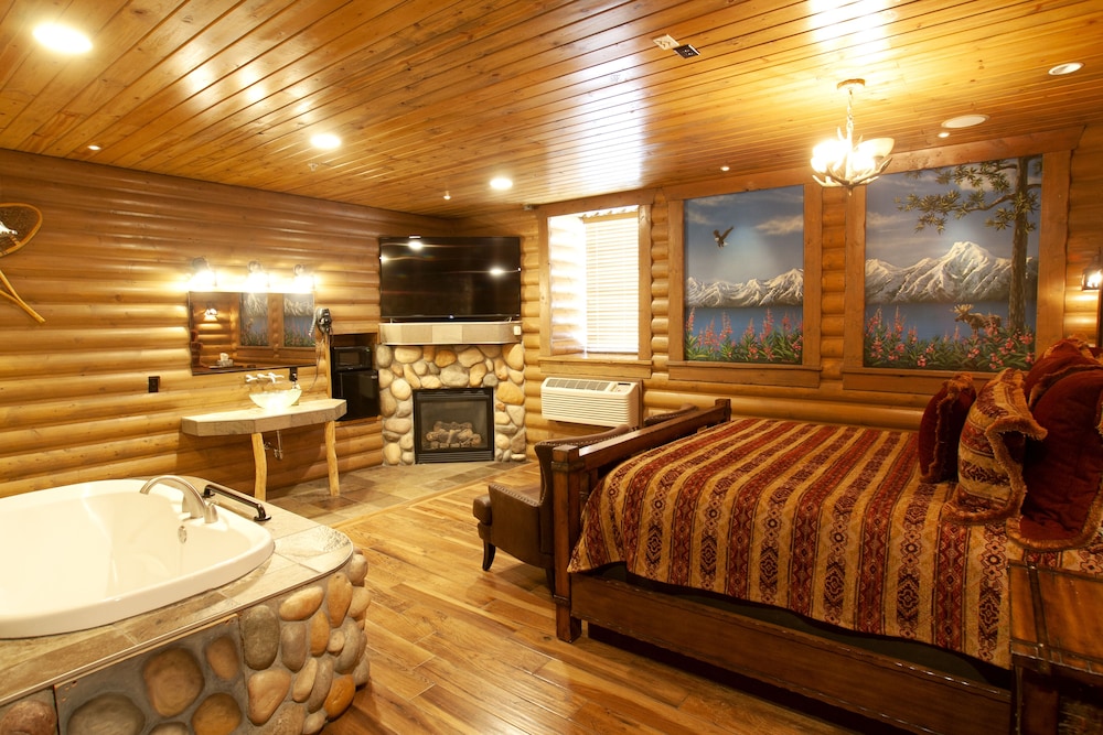 Suite, 1 King Bed (Alaska Theme)