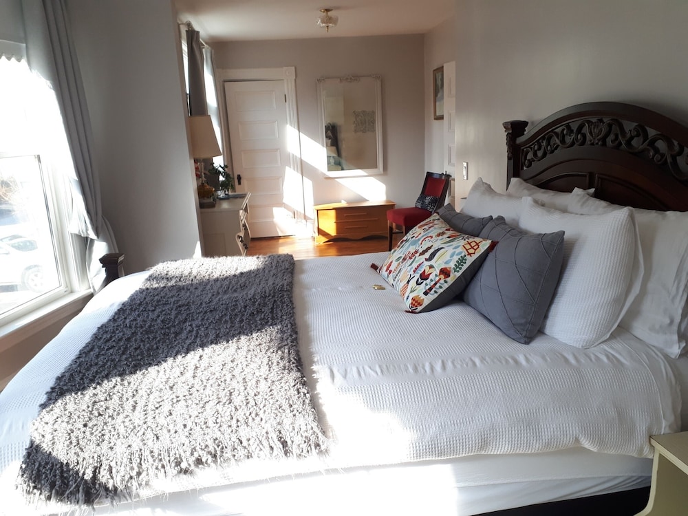 Queen Room