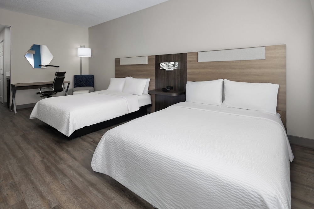 Standard Room, 2 Queen Beds, Accessible Bathtub (Communications, Mobility) - Photo 5