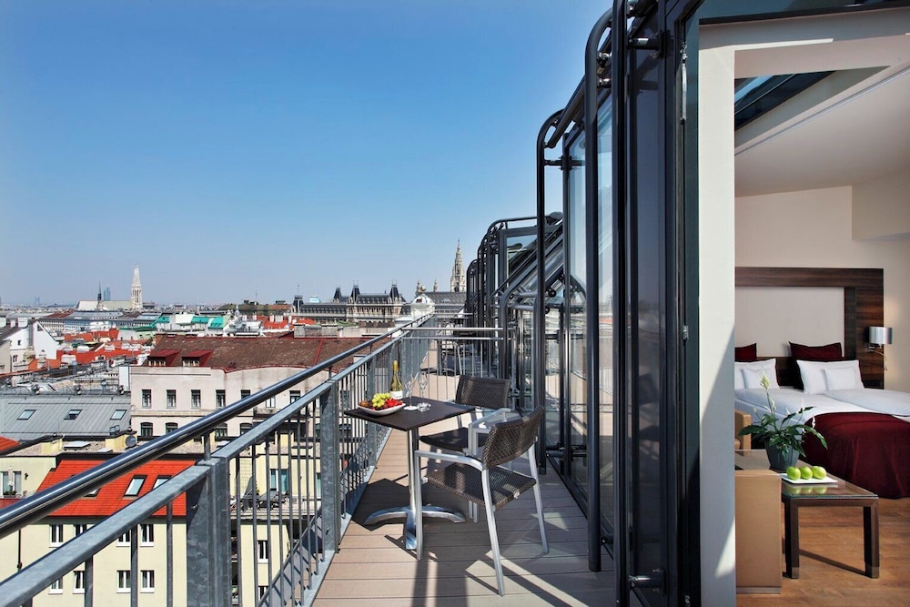 Signature Room, 1 Double Bed, City View photo 1