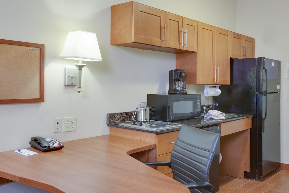 Studio Suite, 1 Queen Bed, Accessible Bathtub (Communications) - Photo 2