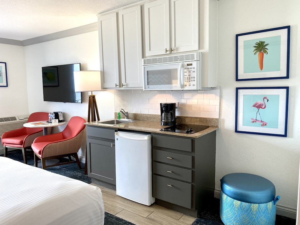 Studio, 2 Queen Beds, Kitchenette, Beach View (Gulf Front) - Photo 13
