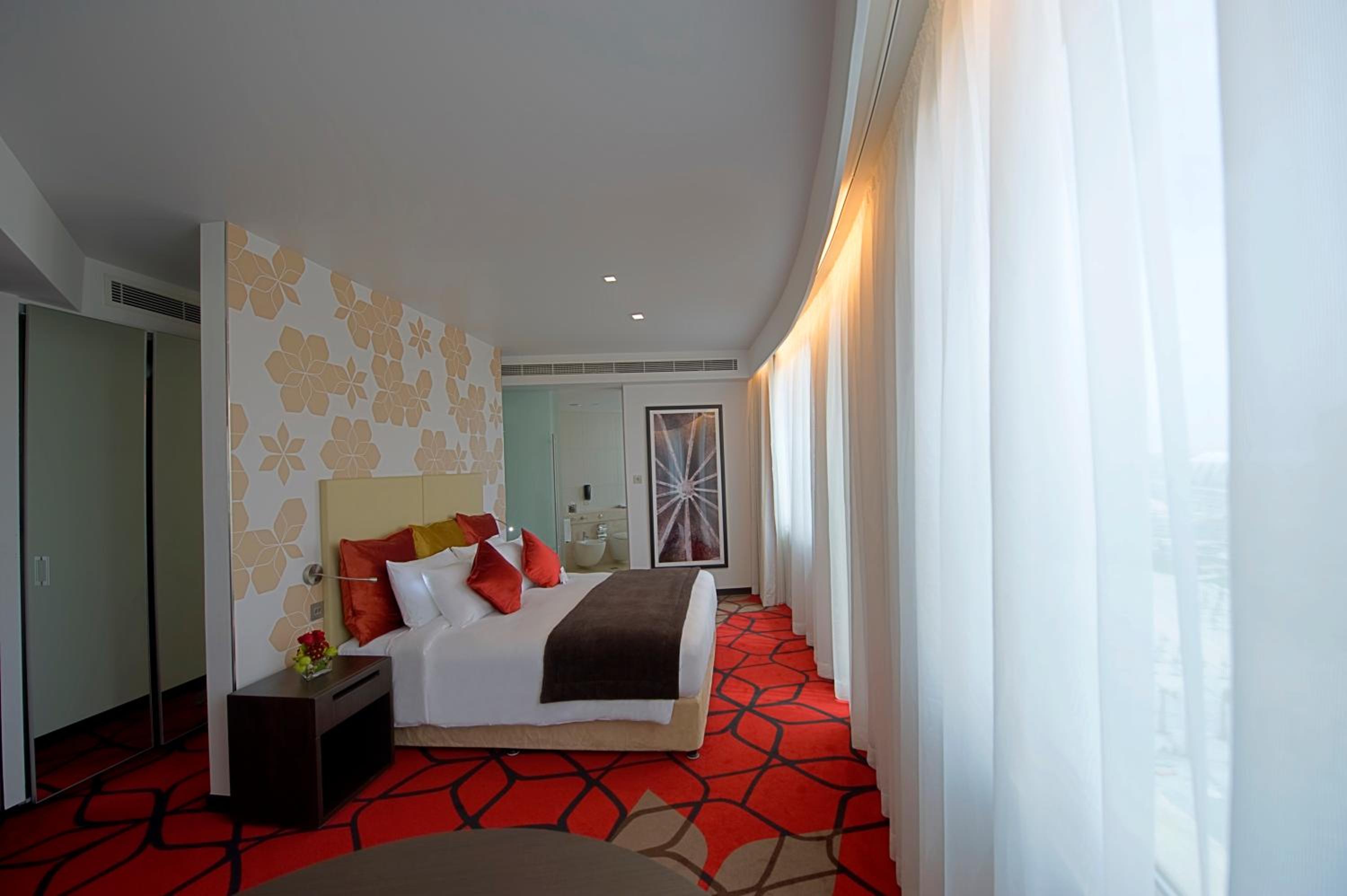 Standard Twin Room With City View - Smoking photo 3