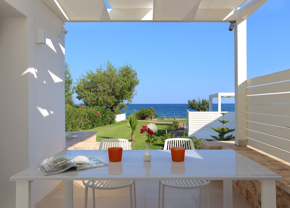 Premium Residence Sea View & Private Garden photo 2
