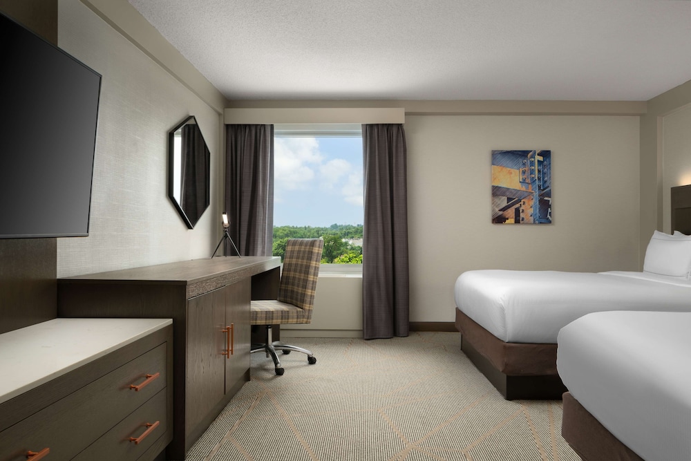 Room, 2 Queen Beds, Roll-in Shower, Non Smoking - Photo 2