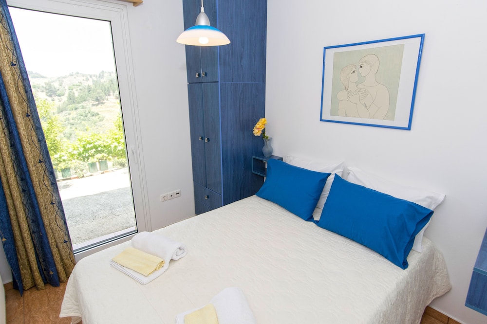 Traditional House, 3 Bedrooms, Mountain View