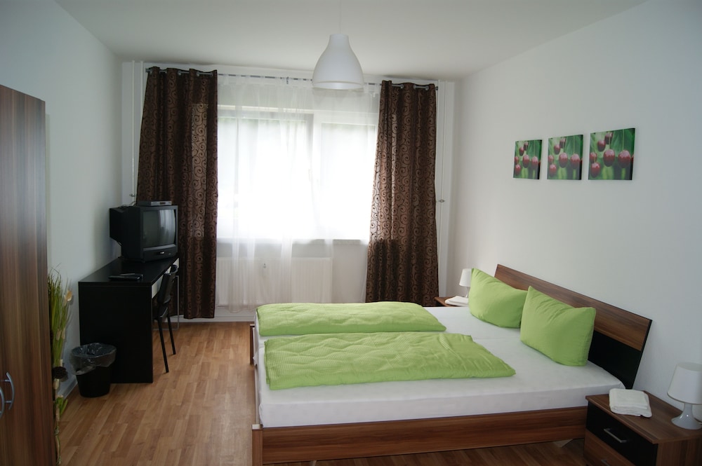Economy Triple Room, Shared Bathroom photo 2