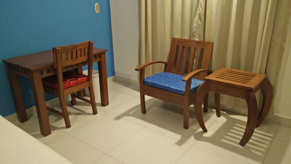 Family Quadruple Room, 2 Queen Beds, Courtyard View photo 2