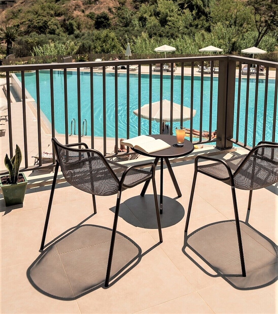 Superior Room, Pool View photo 1