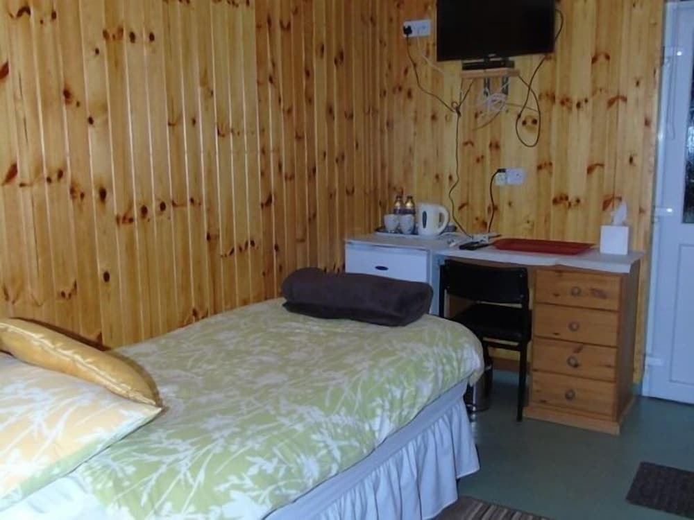 Basic Triple Room, Ensuite photo 1