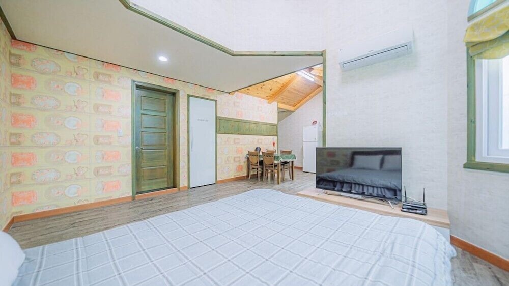 Room (clover) photo 2