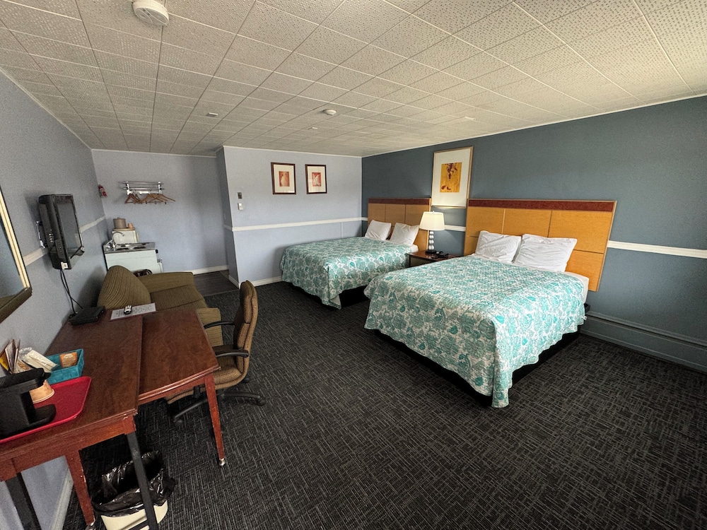 Room, 2 Queen Beds, Non Smoking, Kitchenette