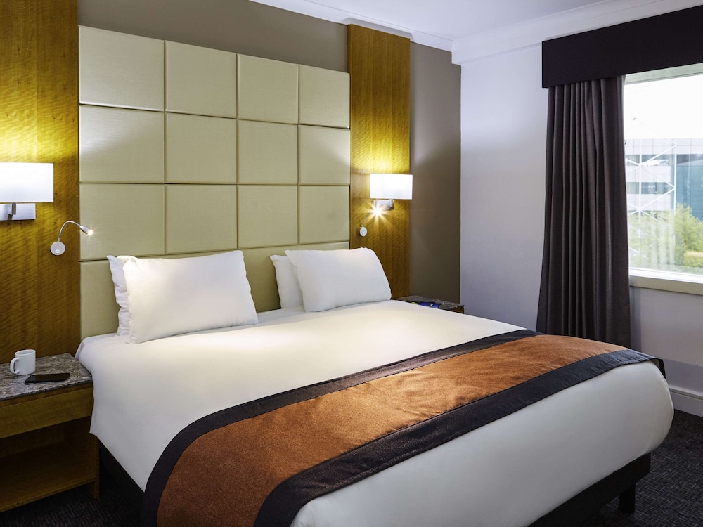Suite, 1 King Bed - Photo 4