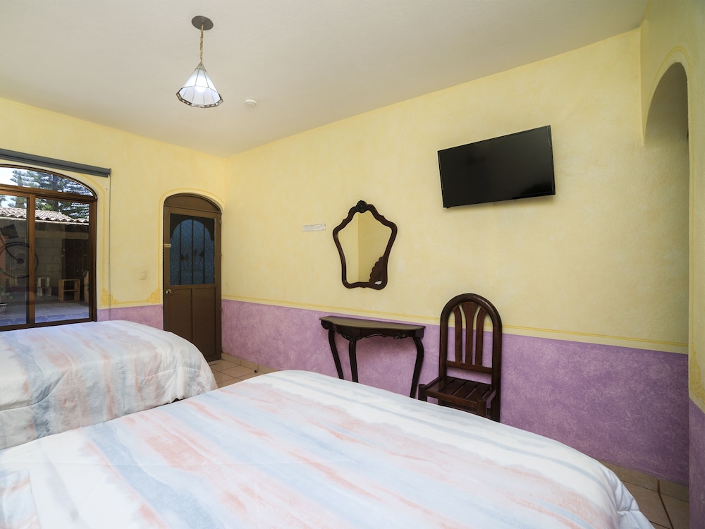 Standard Room, 2 Double Beds - Photo 4