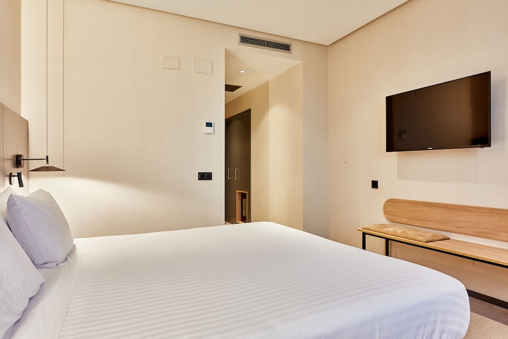 Standard Room (Deluxe) - Photo 4